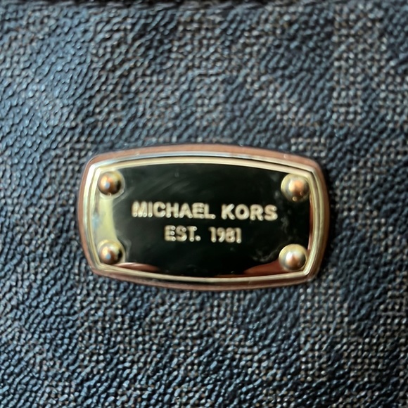 Michael Kors shoulder bag in GUC. - Picture 2 of 7